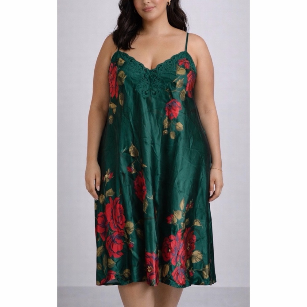 (VTG) SOLANGE SATIN • Green/Red Floral Lace-Trimmed Sleeveless Chemise, 26/28